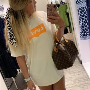 SOLDDD!! Levi’s T Shirt